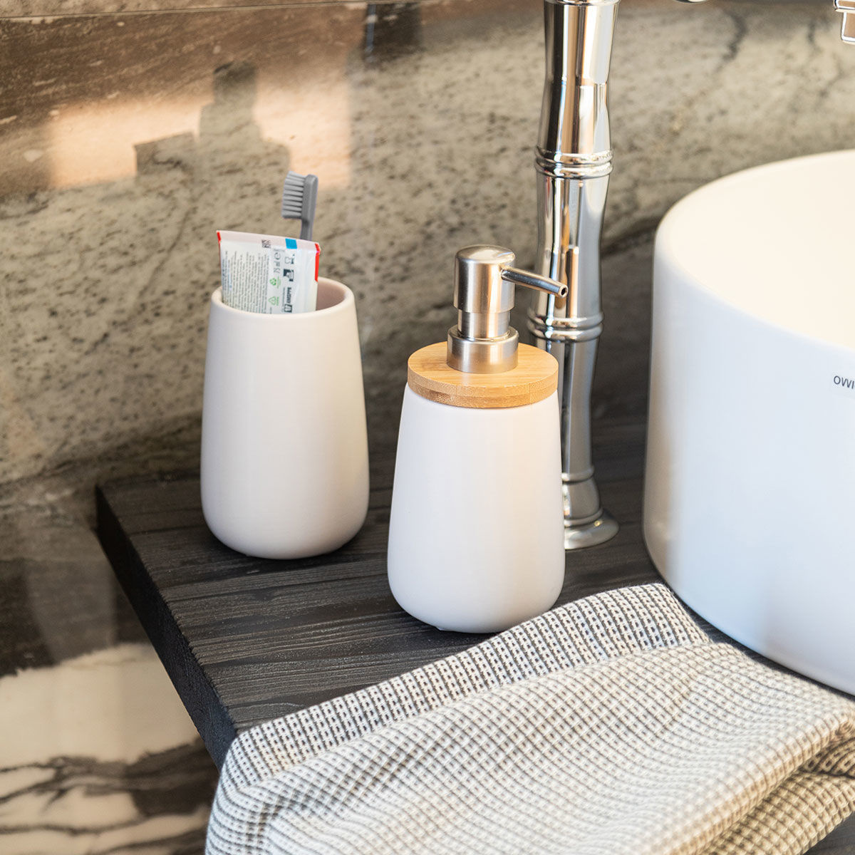 ΑΝΤΛΙΑ ΣΑΠΟΥΝΙΟΥ BAΜBOO ESSENTIALS ΠΟΡΣΕΛΑΝΗΣ 360ml ΛΕΥΚΗ - Image 4