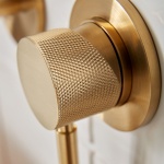 ΜΠΑΤΑΡΙΑ ΝΙΠΤΗΡΟΣ ΕΝΤΟΙΧΙΖΟΜΕΝΗ ORIGINS KNURLED ACCENTS BRUSHED GOLD PVD VADO - Image 4