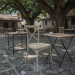 Καρέκλα Crossie στοιβαζόμενη pp σε απόχρωση cappucino 38x46.5x82εκ