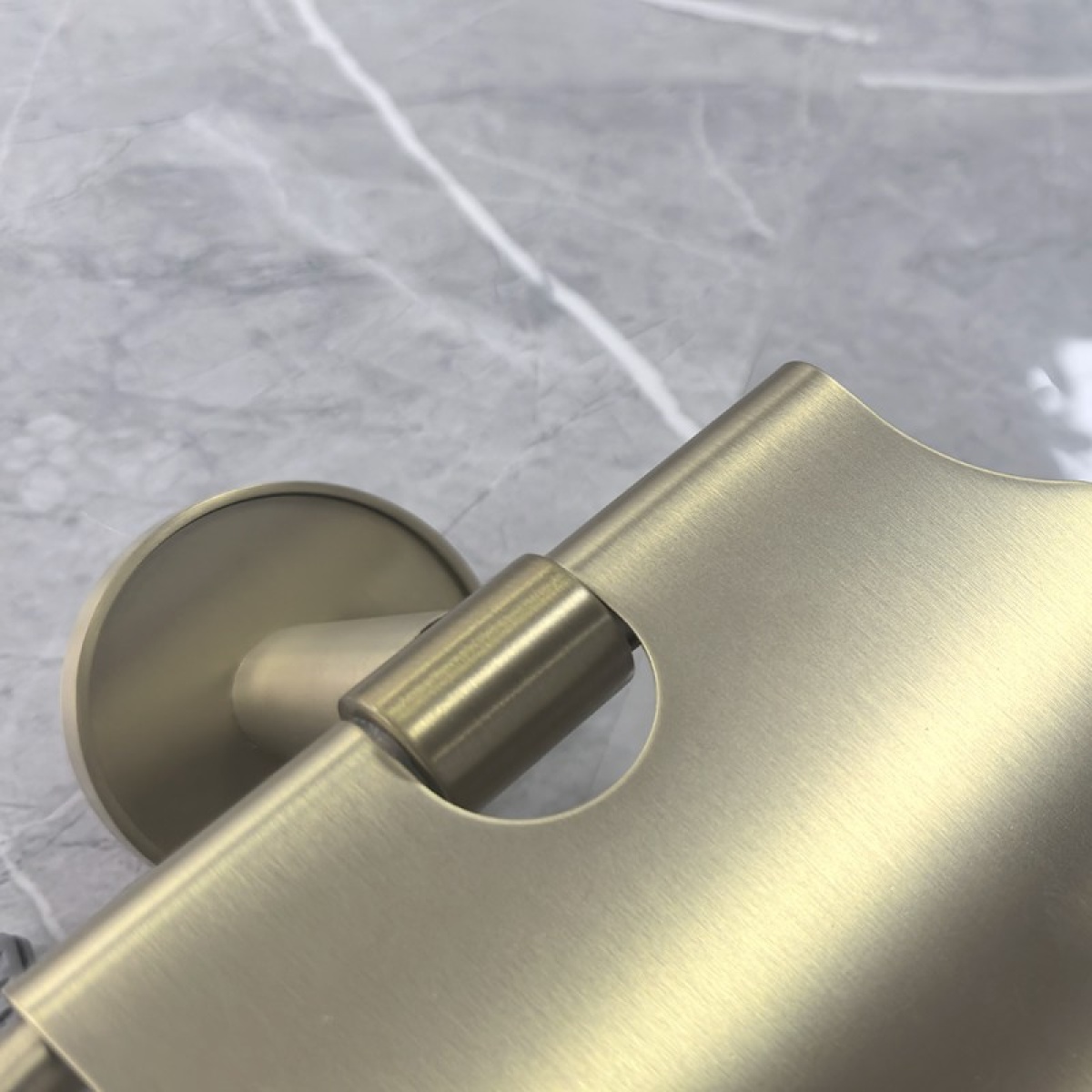 LUSSO BRUSH GOLD χαρτοθήκη τουαλέτας με καπάκι 3651BG - Image 2